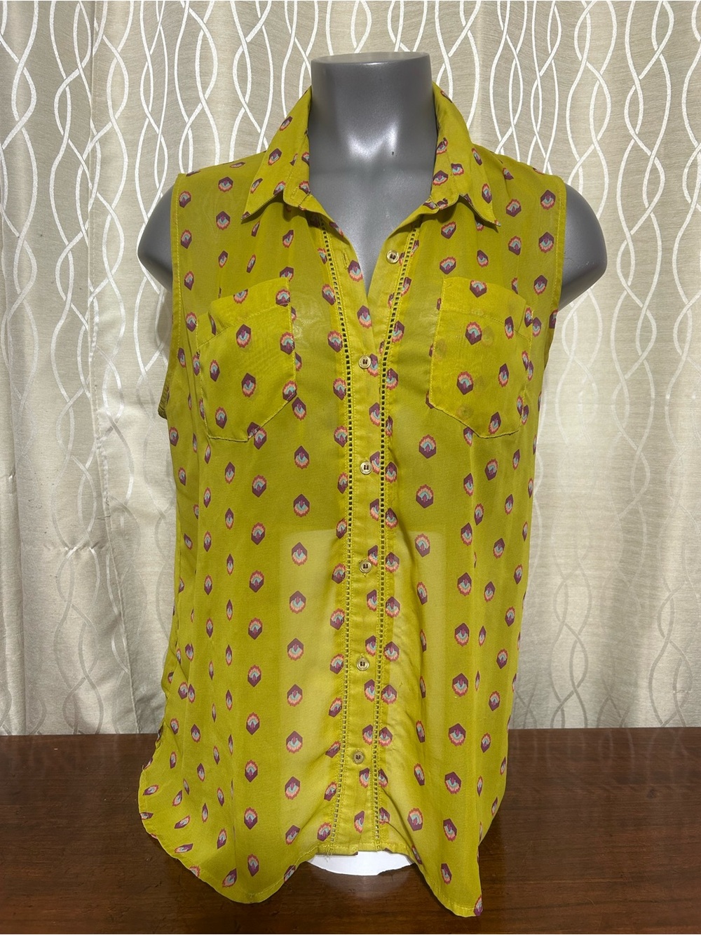 Xhilaration Yellow Sleeveless Button-Front Blouse with Geometric Print